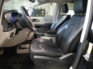 2024 Chrysler Pacifica Hybrid Select z VIN 2C4RC1S71RR102988, wystawiony jako Copart lot #59812695 z przebiegiem 56 240 mil mil oraz Czysty tytuł • Clean title. Historia ofert i sprzedaży dostępna na DreamBid. Obrazek 7.