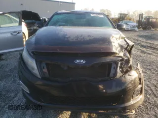 2014 Kia Optima LX z VIN 5XXGM4A71EG277249, wystawiony jako Copart lot #50886935 z przebiegiem 174 002 mil mil oraz Szkoda całkowita • Salvage title. Historia ofert i sprzedaży dostępna na DreamBid. Obrazek 5.