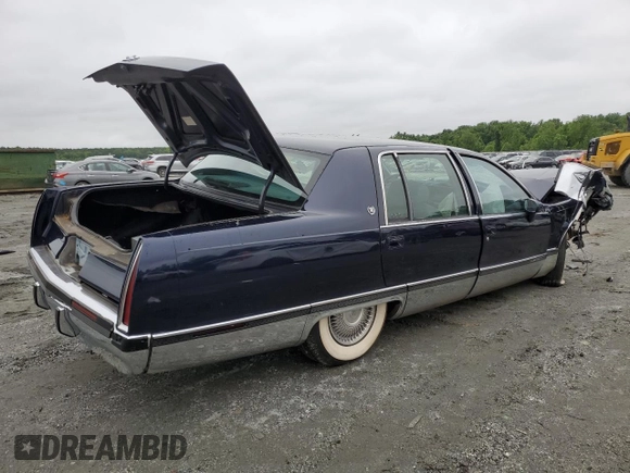 1994 Cadillac Fleetwood z VIN 1G6DW52P8RR724215, wystawiony jako Copart lot #57547715 z przebiegiem Nie podano mil oraz Szkoda całkowita • Salvage title. Historia ofert i sprzedaży dostępna na DreamBid. Obrazek 3.
