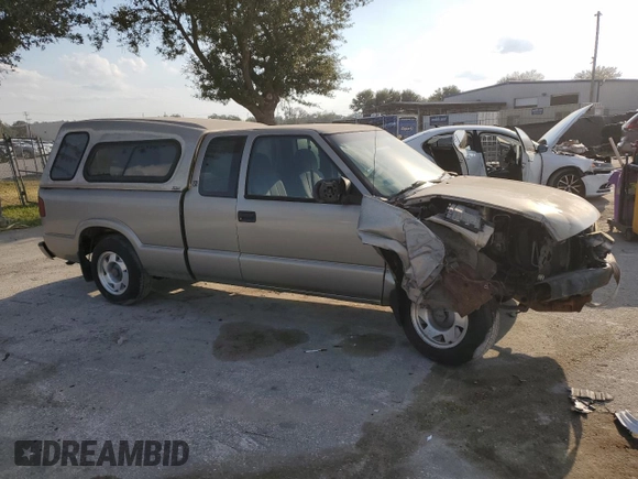 2001 GMC Sonoma SLS w/1SF Pkg with VIN 1GTCS195318169167, listed as a Copart auction lot 75296734 with Not Provided miles and Salvage Title. Bid and sale history available at carsss.com. Image 4.