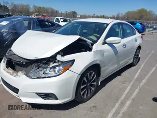 2017 Nissan Altima SV z VIN 1N4AL3AP1HC141166, wystawiony jako IAAI lot #41863150 z przebiegiem 95 770 mil mil oraz . Historia ofert i sprzedaży dostępna na DreamBid. Obrazek 17.