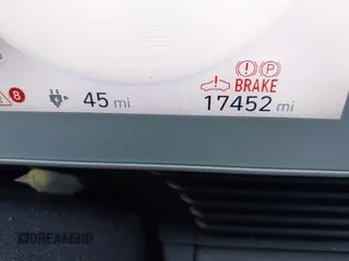 2024 Hyundai Ioniq 5 SE z VIN KM8KM4DE8RU300381, wystawiony jako IAAI lot #41907767 z przebiegiem 17 452 mil mil oraz . Historia ofert i sprzedaży dostępna na DreamBid. Obrazek 15.