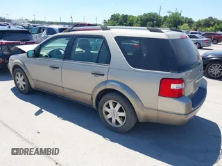 2005 Ford Freestyle SE z VIN 1FMZK01115GA63370, wystawiony jako IAAI lot #41882239 z przebiegiem 139 257 mil mil oraz . Historia ofert i sprzedaży dostępna na DreamBid. Obrazek 3.