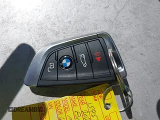 2023 BMW M3 Competition z VIN WBS33AY06PFP69567, wystawiony jako IAAI lot #41832775 z przebiegiem Nie podano mil oraz . Historia ofert i sprzedaży dostępna na DreamBid. Obrazek 11.