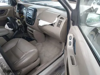2001 Ford Escape XLT with VIN 1FMCU03101KD92811, listed as a IAAI auction lot 41589086 with 171,070 mi miles. Bid and sale history available at carsss.com. Image 5.