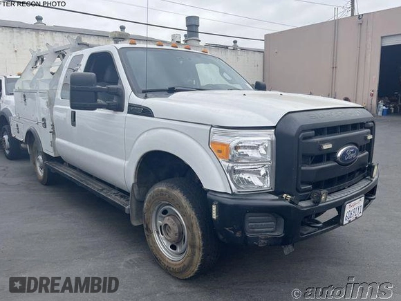 2015 Ford F-250 XLT z VIN 1FT7X2B63FEC58662, wystawiony jako IAAI lot #42817349 z przebiegiem 317 839 mil mil oraz . Historia ofert i sprzedaży dostępna na DreamBid. Obrazek 2.