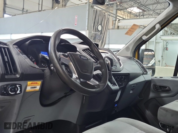 2019 Ford Transit z VIN 1FTYR3XM3KKA38669, wystawiony jako IAAI lot #42663811 z przebiegiem 135 929 mil mil oraz . Historia ofert i sprzedaży dostępna na DreamBid. Obrazek 3.