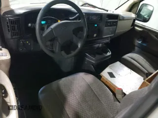 2004 Chevrolet Express Cargo Van with VIN 1GCGG25U941191984, listed as a Copart auction lot 85902384 with 187,377 mi miles and Clean Title. Bid and sale history available at carsss.com. Image 8.