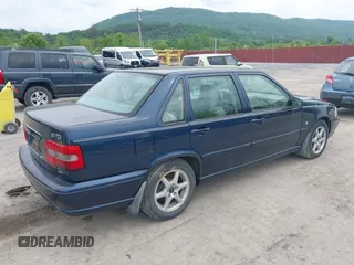 2000 Volvo S70 z VIN YV1LS56D8Y2627201, wystawiony jako IAAI lot #42287057 z przebiegiem 203 975 mil mil oraz . Historia ofert i sprzedaży dostępna na DreamBid. Obrazek 4.