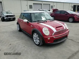 2006 MINI Hardtop S z VIN WMWRE33586TJ35233, wystawiony jako Copart lot #55118115 z przebiegiem 126 066 mil mil oraz Szkoda całkowita • Salvage title. Historia ofert i sprzedaży dostępna na DreamBid. Obrazek 13.