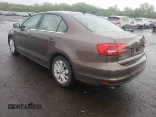 2015 Volkswagen Jetta SE z VIN 3VWD17AJ1FM422960, wystawiony jako Copart lot #55860335 z przebiegiem 87 616 mil mil oraz Czysty tytuł • Clean title. Historia ofert i sprzedaży dostępna na DreamBid. Obrazek 2.