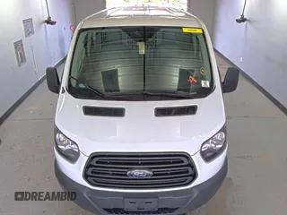 2018 Ford Transit z VIN 1FTYE1YM0JKB52111, wystawiony jako IAAI lot #42789026 z przebiegiem 132 936 mil mil oraz . Historia ofert i sprzedaży dostępna na DreamBid. Obrazek 37.