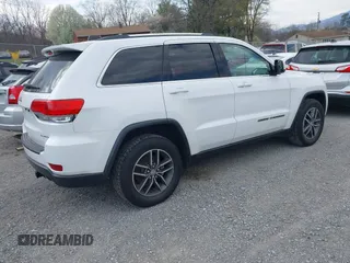 2018 Jeep Grand Cherokee Laredo z VIN 1C4RJFAG1JC479838, wystawiony jako IAAI lot #41903955 z przebiegiem 73 076 mil mil oraz . Historia ofert i sprzedaży dostępna na DreamBid. Obrazek 4.