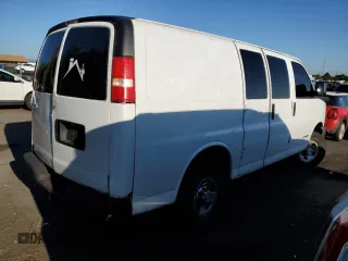 2003 GMC Savana Cargo Van with VIN 1GTGG25U031121692, listed as a Copart auction lot 70495844 with 57,614 mi miles and Salvage Title. Bid and sale history available at carsss.com. Image 3.