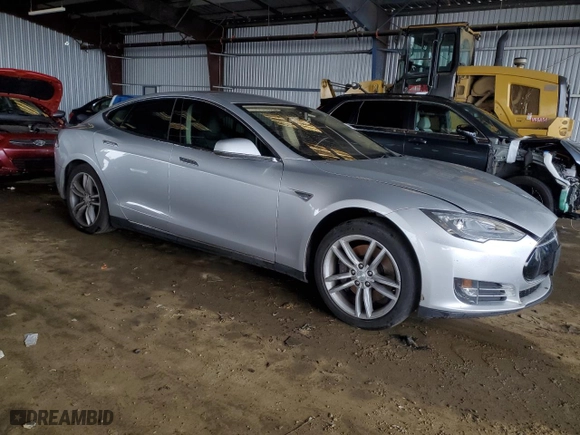 2013 Tesla Model S with VIN 5YJSA1CN3DFP18605, listed as a Copart auction lot 45302655 with 137896 miles and Salvage Title. Bid and sale history available at carsss.com. Image 4.