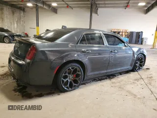 2019 Chrysler 300 S z VIN 2C3CCABG2KH516027, wystawiony jako Copart lot #84686654 z przebiegiem 73 155 mil mil oraz Szkoda całkowita • Salvage title. Historia ofert i sprzedaży dostępna na DreamBid. Obrazek 3.