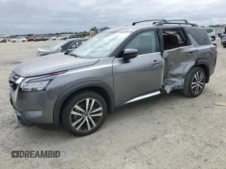 2023 Nissan Pathfinder Platinum z VIN 5N1DR3DH3PC261443, wystawiony jako Copart lot #53342485 z przebiegiem 18 115 mil mil oraz Szkoda całkowita • Salvage title. Historia ofert i sprzedaży dostępna na DreamBid. Obrazek 1.
