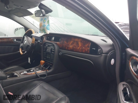 2008 Jaguar XJ 8 with VIN SAJWA71B48SH27792, listed as a IAAI auction lot 40399475 with Not Provided miles and . Bid and sale history available at DreamBid. Image 5.