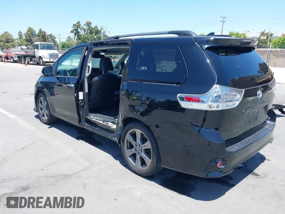 2019 Toyota Sienna SE z VIN 5TDXZ3DC9KS986994, wystawiony jako IAAI lot #42553898 z przebiegiem 88 315 mil mil oraz . Historia ofert i sprzedaży dostępna na DreamBid. Obrazek 3.
