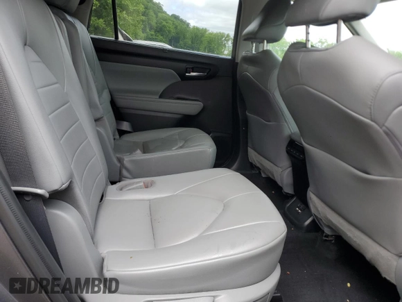 2021 Toyota Highlander XLE with VIN 5TDHZRBH9MS553524, listed as a Copart auction lot 57469405 with 51,784 mi miles and Salvage title. Bid and sale history available at DreamBid. Image 11.