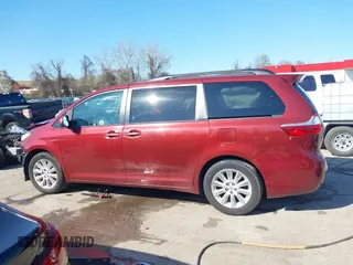 2015 Toyota Sienna Limited z VIN 5TDDK3DC0FS104012, wystawiony jako IAAI lot #41935233 z przebiegiem 160 635 mil mil oraz . Historia ofert i sprzedaży dostępna na DreamBid. Obrazek 15.