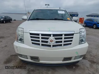 2010 Cadillac Escalade EXT z VIN 3GYVKLEF4AG171775, wystawiony jako IAAI lot #42413511 z przebiegiem Nie podano mil oraz . Historia ofert i sprzedaży dostępna na DreamBid. Obrazek 12.