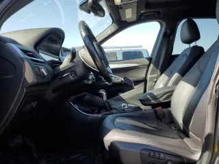 2016 BMW X1 xDrive28i z VIN WBXHT3C37G5E51737, wystawiony jako Copart lot #52441845 z przebiegiem 91 910 mil mil oraz Szkoda całkowita • Salvage title. Historia ofert i sprzedaży dostępna na DreamBid. Obrazek 7.