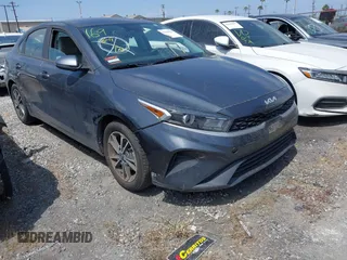 2023 Kia Forte LXS z VIN 3KPF24AD8PE580547, wystawiony jako IAAI lot #42203934 z przebiegiem 52 409 mil mil oraz . Historia ofert i sprzedaży dostępna na DreamBid. Obrazek 1.