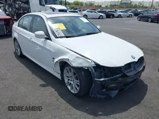 2011 BMW 3 Series 328i z VIN WBAPH5C52BA440579, wystawiony jako IAAI lot #42359647 z przebiegiem 90 826 mil mil oraz . Historia ofert i sprzedaży dostępna na DreamBid. Obrazek 1.