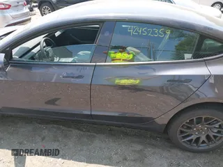 2025 Tesla Model 3 Long Range z VIN 5YJ3E1EBXSF890929, wystawiony jako IAAI lot #42452359 z przebiegiem 2 469 mil mil oraz . Historia ofert i sprzedaży dostępna na DreamBid. Obrazek 14.