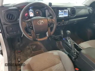 2023 Toyota Tacoma SR z VIN 3TYRX5GN3PT082674, wystawiony jako Copart lot #53476375 z przebiegiem 39 806 mil mil oraz Szkoda całkowita • Salvage title. Historia ofert i sprzedaży dostępna na DreamBid. Obrazek 8.
