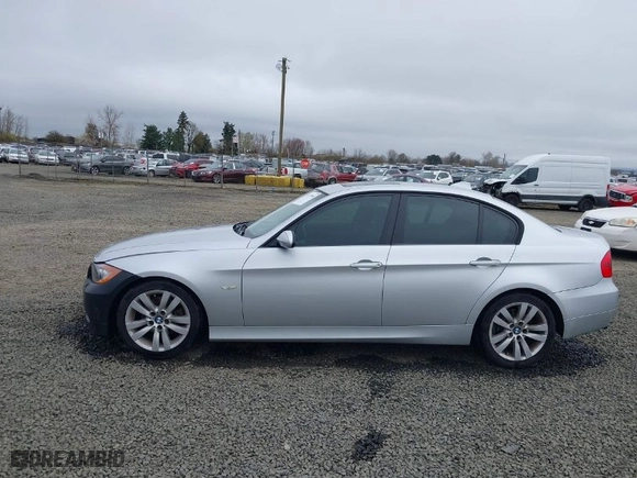 2006 BMW 3 Series 325i with VIN WBAVB17556NK32805, listed as a IAAI auction lot 41745964 with 138,198 mi miles. Bid and sale history available at carsss.com. Image 14.