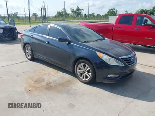 2013 Hyundai Sonata GLS z VIN 5NPEB4ACXDH505875, wystawiony jako IAAI lot #42409704 z przebiegiem 138 361 mil mil oraz . Historia ofert i sprzedaży dostępna na DreamBid. Obrazek 1.
