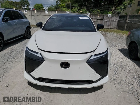 2023 Lexus RZ 450e Premium z VIN JTJAAAAB9PA011698, wystawiony jako Copart lot #64390964 z przebiegiem 12 303 mil mil oraz Szkoda całkowita • Salvage title. Historia ofert i sprzedaży dostępna na DreamBid. Obrazek 5.