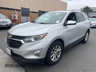 2020 Chevrolet Equinox LT z VIN 2GNAXJEV5L6232137, wystawiony jako IAAI lot #42564889 z przebiegiem 72 940 mil mil oraz . Historia ofert i sprzedaży dostępna na DreamBid. Obrazek 1.