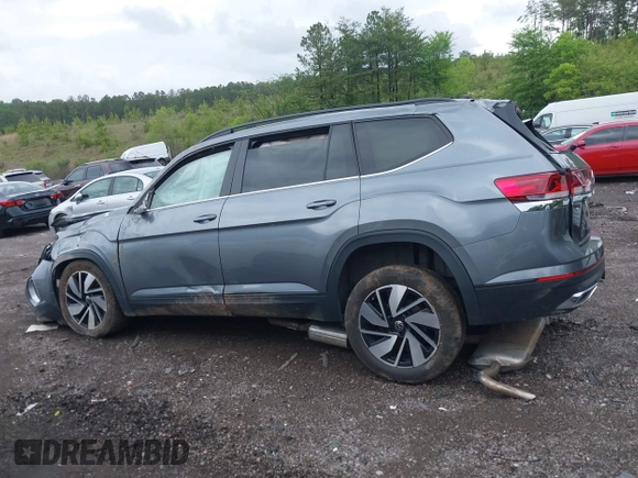 2024 Volkswagen Atlas SE with VIN 1V2WR2CA2RC536071, listed as a IAAI auction lot 42087700 with 38,879 mi miles and . Bid and sale history available at DreamBid. Image 13.