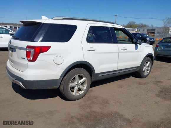 2017 Ford Explorer XLT with VIN 1FM5K8DH3HGA53417, listed as a IAAI auction lot 41997019 with 155,139 mi miles. Bid and sale history available at carsss.com. Image 4.
