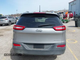 2015 Jeep Cherokee Sport with VIN 1C4PJLAB2FW696010, listed as a IAAI auction lot 42032956 with 88,323 mi miles. Bid and sale history available at carsss.com. Image 16.