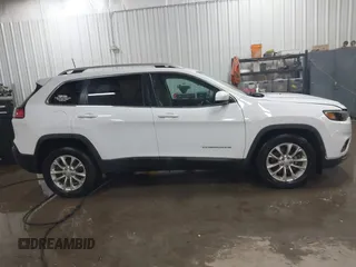 2019 Jeep Cherokee Latitude with VIN 1C4PJLCX2KD205286, listed as a IAAI auction lot 41276437 with 112,333 mi miles. Bid and sale history available at carsss.com. Image 13.
