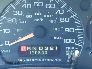 2002 Chevrolet Chevy Van z VIN 1GBFG15M421125415, wystawiony jako IAAI lot #41125944 z przebiegiem 130 600 mil mil oraz . Historia ofert i sprzedaży dostępna na DreamBid. Obrazek 16.
