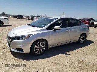 2020 Nissan Versa SV z VIN 3N1CN8EV4LL847731, wystawiony jako Copart lot #56557365 z przebiegiem 31 611 mil mil oraz Szkoda całkowita • Salvage title. Historia ofert i sprzedaży dostępna na DreamBid. Obrazek 1.