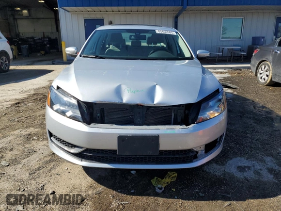 2013 Volkswagen Passat SE with VIN 1VWBH7A3XDC004156, listed as a Copart auction lot 45400585 with 57,533 mi miles and Clean Title. Bid and sale history available at carsss.com. Image 5.
