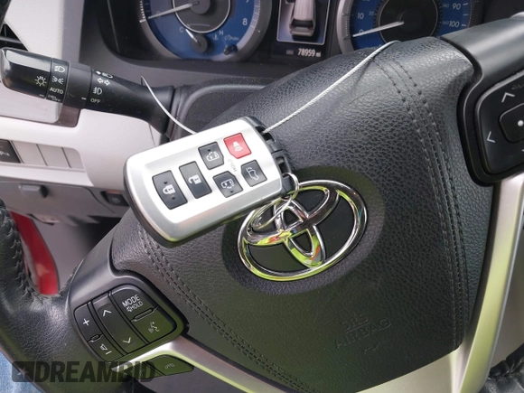 2018 Toyota Sienna XLE Auto Access Seat with VIN 5TDYZ3DC0JS946323, listed as a IAAI auction lot 41835724 with 78,959 mi miles. Bid and sale history available at carsss.com. Image 11.