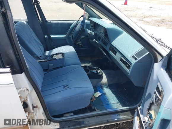 1996 Oldsmobile Cutlass Ciera 1SA VX5 z VIN 1G3AJ55MXT6302925, wystawiony jako IAAI lot #42310514 z przebiegiem 130 963 mil mil oraz . Historia ofert i sprzedaży dostępna na DreamBid. Obrazek 5.