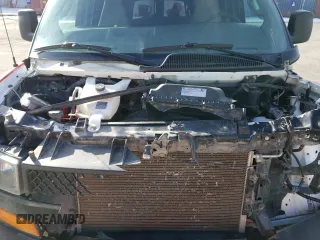 2023 Chevrolet Express Passenger LS z VIN 1GAZGNFP9P1138816, wystawiony jako Copart lot #49766225 z przebiegiem 105 216 mil mil oraz Szkoda całkowita • Salvage title. Historia ofert i sprzedaży dostępna na DreamBid. Obrazek 12.