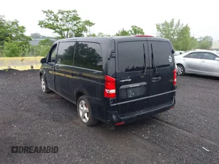 2017 Mercedes-Benz Metris Passenger z VIN WD4PG2EE0H3306061, wystawiony jako IAAI lot #40708071 z przebiegiem 130 873 mil mil oraz . Historia ofert i sprzedaży dostępna na DreamBid. Obrazek 3.