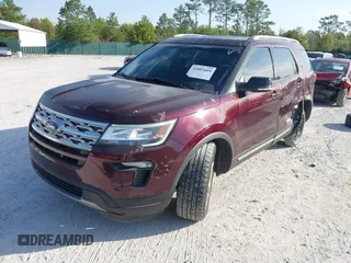 2018 Ford Explorer XLT z VIN 1FM5K7D82JGC80825, wystawiony jako IAAI lot #42007604 z przebiegiem 85 032 mil mil oraz . Historia ofert i sprzedaży dostępna na DreamBid. Obrazek 2.