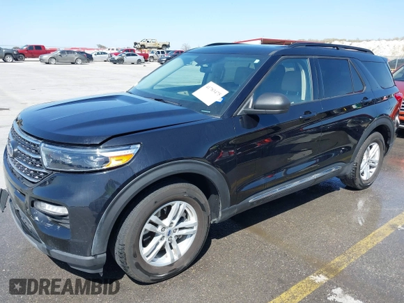 2023 Ford Explorer XLT with VIN 1FMSK7DH0PGB25363, listed as a IAAI auction lot 41783475 with 39,611 mi miles. Bid and sale history available at carsss.com. Image 2.