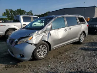 2015 Toyota Sienna XLE z VIN 5TDYK3DC9FS597903, wystawiony jako Copart lot #59481685 z przebiegiem 122 728 mil mil oraz Szkoda całkowita • Salvage title. Historia ofert i sprzedaży dostępna na DreamBid. Obrazek 1.