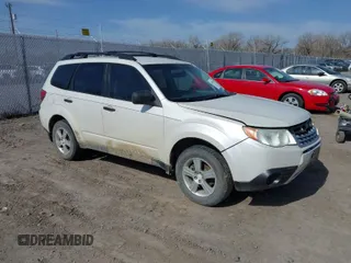 2011 Subaru Forester X z VIN JF2SHABCXBH775202, wystawiony jako IAAI lot #41982420 z przebiegiem 130 053 mil mil oraz . Historia ofert i sprzedaży dostępna na DreamBid. Obrazek 1.